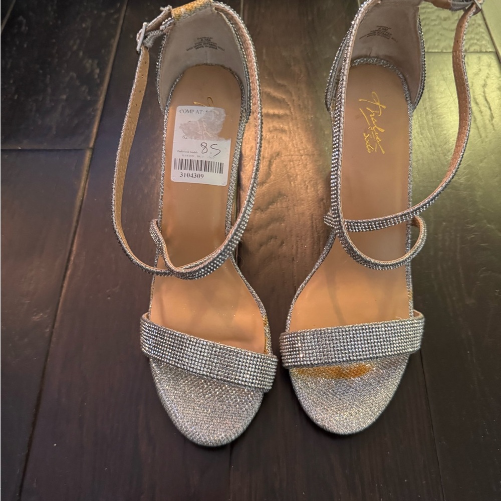 NWT Thalia Sodi Silver Strappy Sandals size 8.5